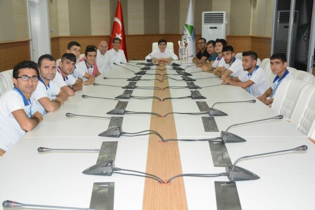 Şampiyon Adıyaman Belediye İşitme Engelliler Basketbol Takımından Sadrettin Karahocagil’e Teşekkür Ziyareti