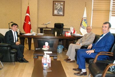 GAP İdaresi Başkanı Sadrettin Karahocagil Şanlıurfa Ticaret ve Sanayi Odası Kayyum Heyeti Başkanı'nı Ziyaret Etti