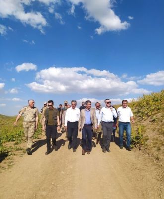 Başkan V. Mehmet AÇIKGÖZ ve Beraberindeki Heyet, “GAP ile Kırsal Yaşamın ve Verimliliğin Artırılması” Proje Alanını Ziyaret Etti