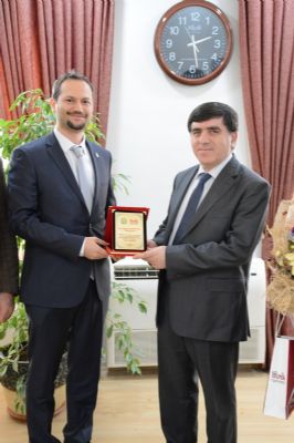 HRÜ Bilgisayar Mühendisliği Öğrencileri, GAP İdaresi Başkanı Sadrettin Karahocagil'e Teşekkür Ziyaretinde Bulundu