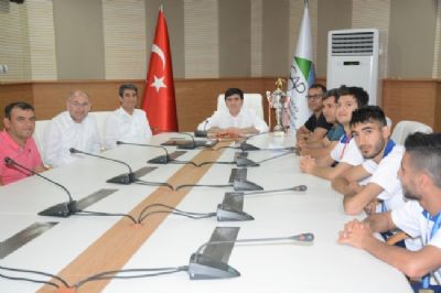 Şampiyon Adıyaman Belediye İşitme Engelliler Basketbol Takımından Sadrettin Karahocagil’e Teşekkür Ziyareti