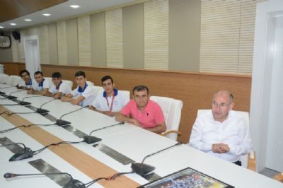 Şampiyon Adıyaman Belediye İşitme Engelliler Basketbol Takımından Sadrettin Karahocagil’e Teşekkür Ziyareti