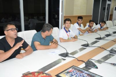 Şampiyon Adıyaman Belediye İşitme Engelliler Basketbol Takımından Sadrettin Karahocagil’e Teşekkür Ziyareti