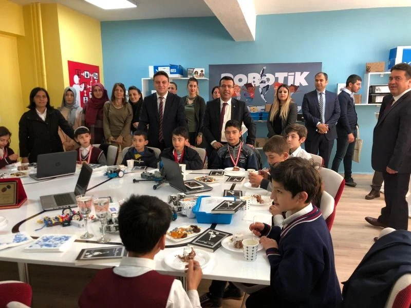 Yeşil Düşler Fabrikası Robotik Sınıfı'nın Açılışı Yapıldı