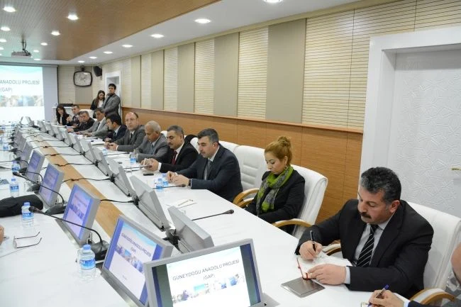 GAP İdaresi ve Şanlıurfa Büyükşehir Belediyesi Proje Arama, İşbirliği ve Fikir Alışverişi Temalı Toplantı Gerçekleştirdi