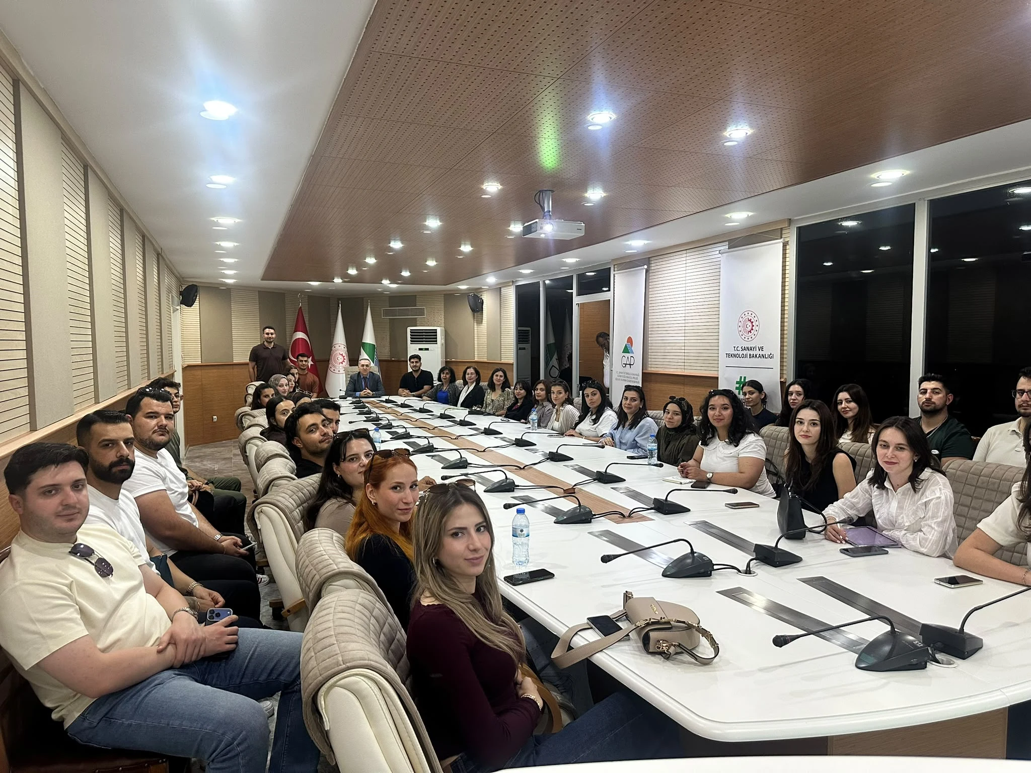 Gazi Üniversitesi Şehir ve Bölge Planlama Bölümü Öğretim Üyeleri ve Öğrencileri, GAP İdaresini Ziyaret Etti