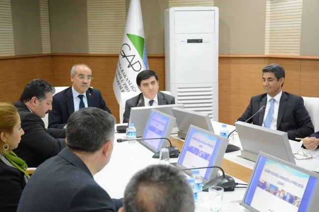 GAP İdaresi ve Şanlıurfa Büyükşehir Belediyesi Proje Arama, İşbirliği ve Fikir Alışverişi Temalı Toplantı Gerçekleştirdi