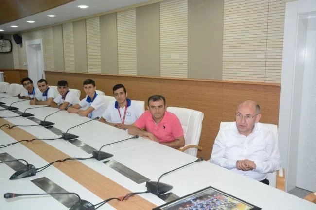 Şampiyon Adıyaman Belediye İşitme Engelliler Basketbol Takımından Sadrettin Karahocagil’e Teşekkür Ziyareti