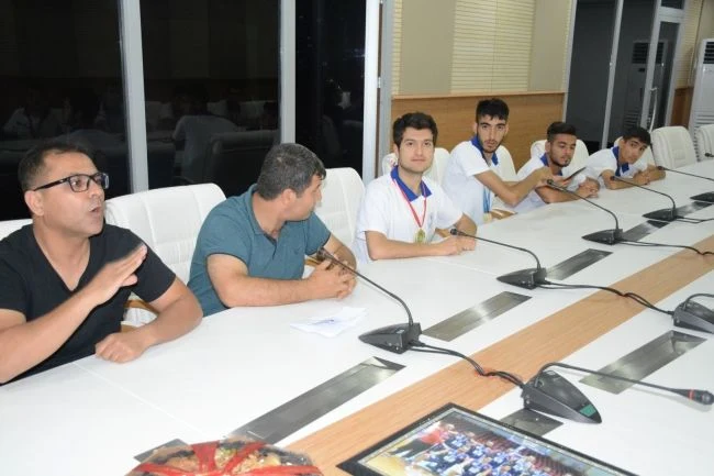 Şampiyon Adıyaman Belediye İşitme Engelliler Basketbol Takımından Sadrettin Karahocagil’e Teşekkür Ziyareti