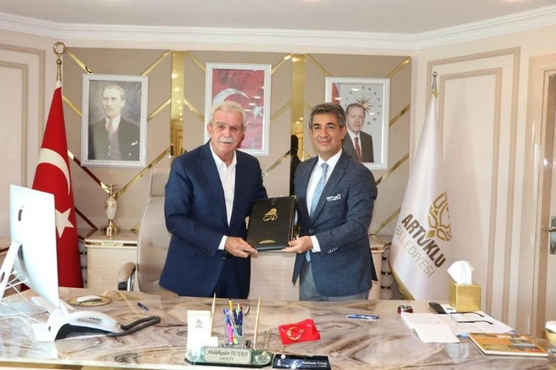 Mardin Artuklu Belediyesi ile “Mardin Halkı Kültürünü Yaşıyor” Projesinin İş Birliği Protokolü İmzalandı