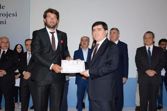 Mesleki Eğitimlerini Tamamlayan Türk ve Suriyeli Kursiyerlere Sertifikaları Verildi