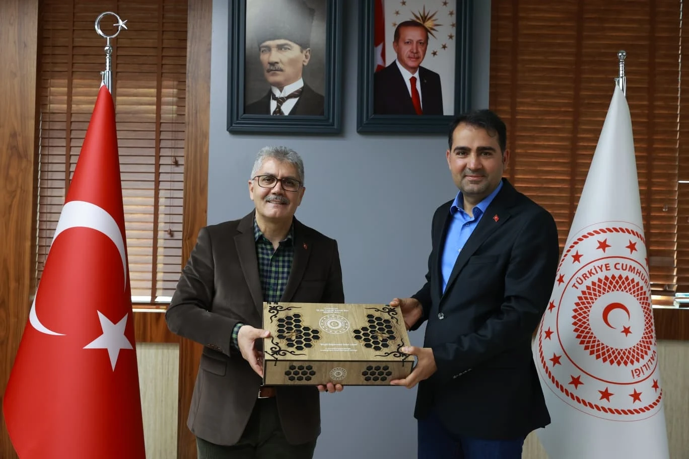 GAP İdaresi Başkanı Dr. Hasan MARAL, Bingöl Valisi Sayın Cahit ÇELİK'i Makamında Ziyaret Etti