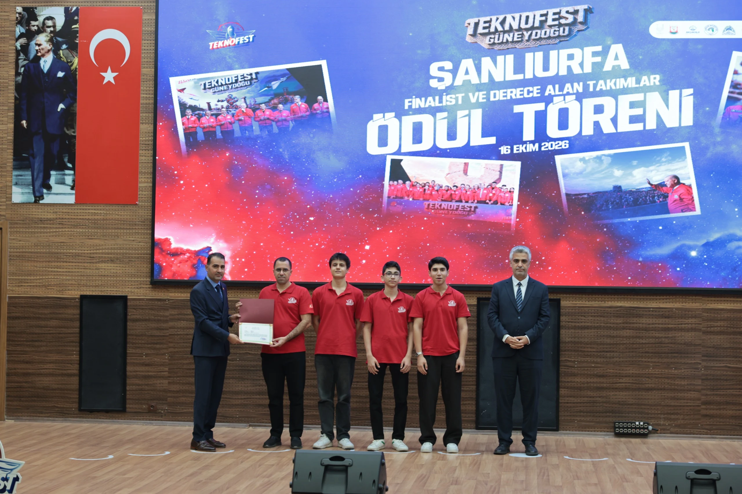TEKNOFEST Güneydoğu Şanlıurfa Ödül Töreni'nde GAP Yeşil İnovasyon Takımlarına Ödül