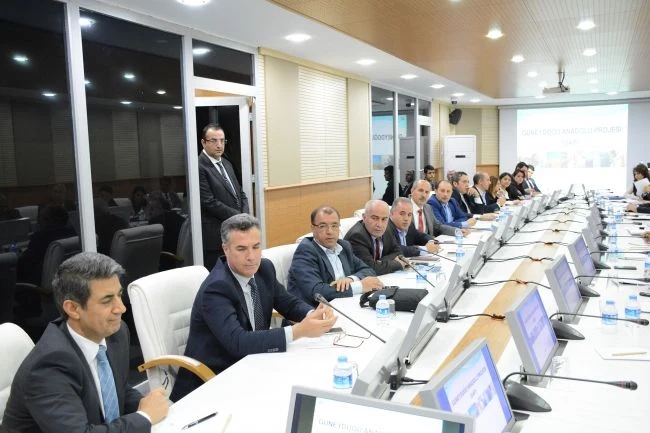 GAP İdaresi ve Şanlıurfa Büyükşehir Belediyesi Proje Arama, İşbirliği ve Fikir Alışverişi Temalı Toplantı Gerçekleştirdi